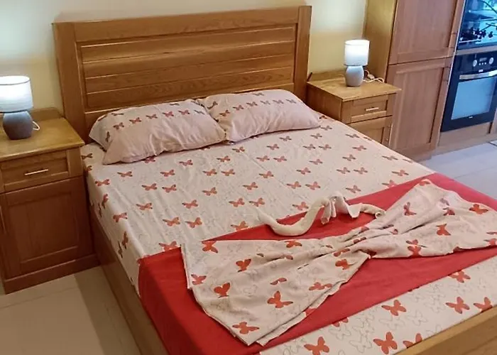 Marsalforn Sea Front Studio Apartment *