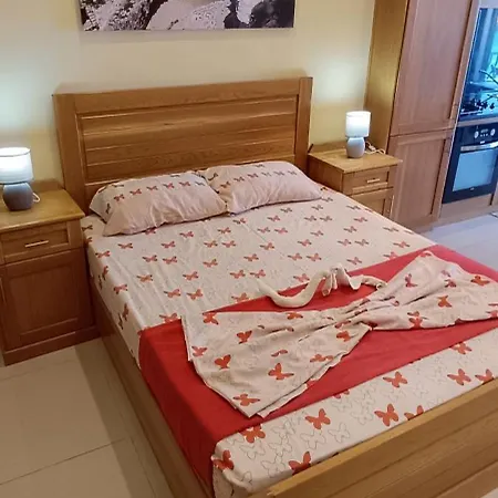 Marsalforn Sea Front Studio Апартаменты *